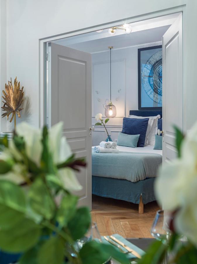 The Blue Pearl Parijs